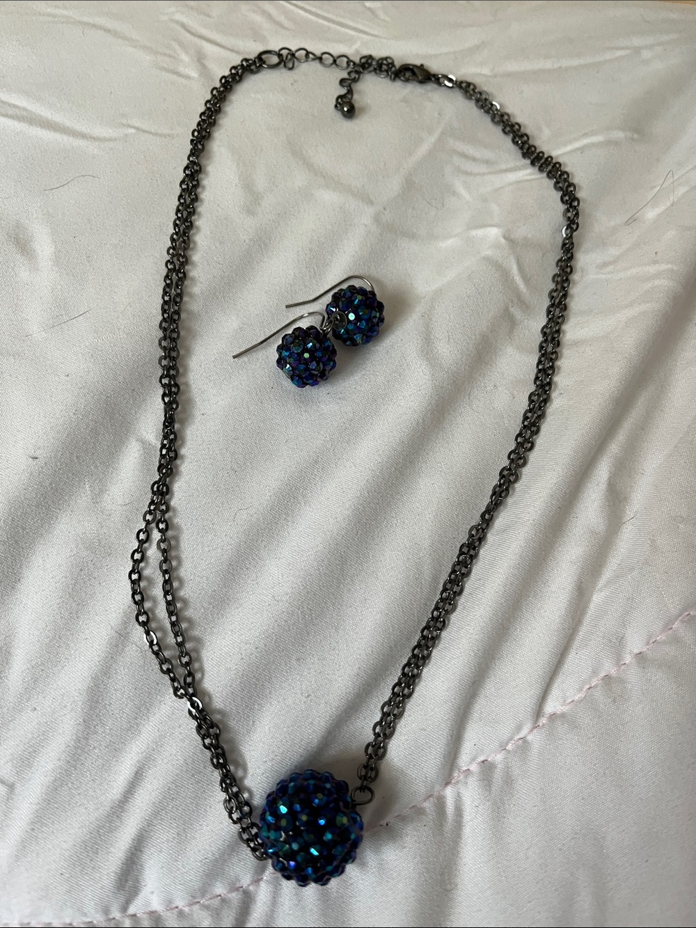 Cute Sparkly Necklace & Earring Set